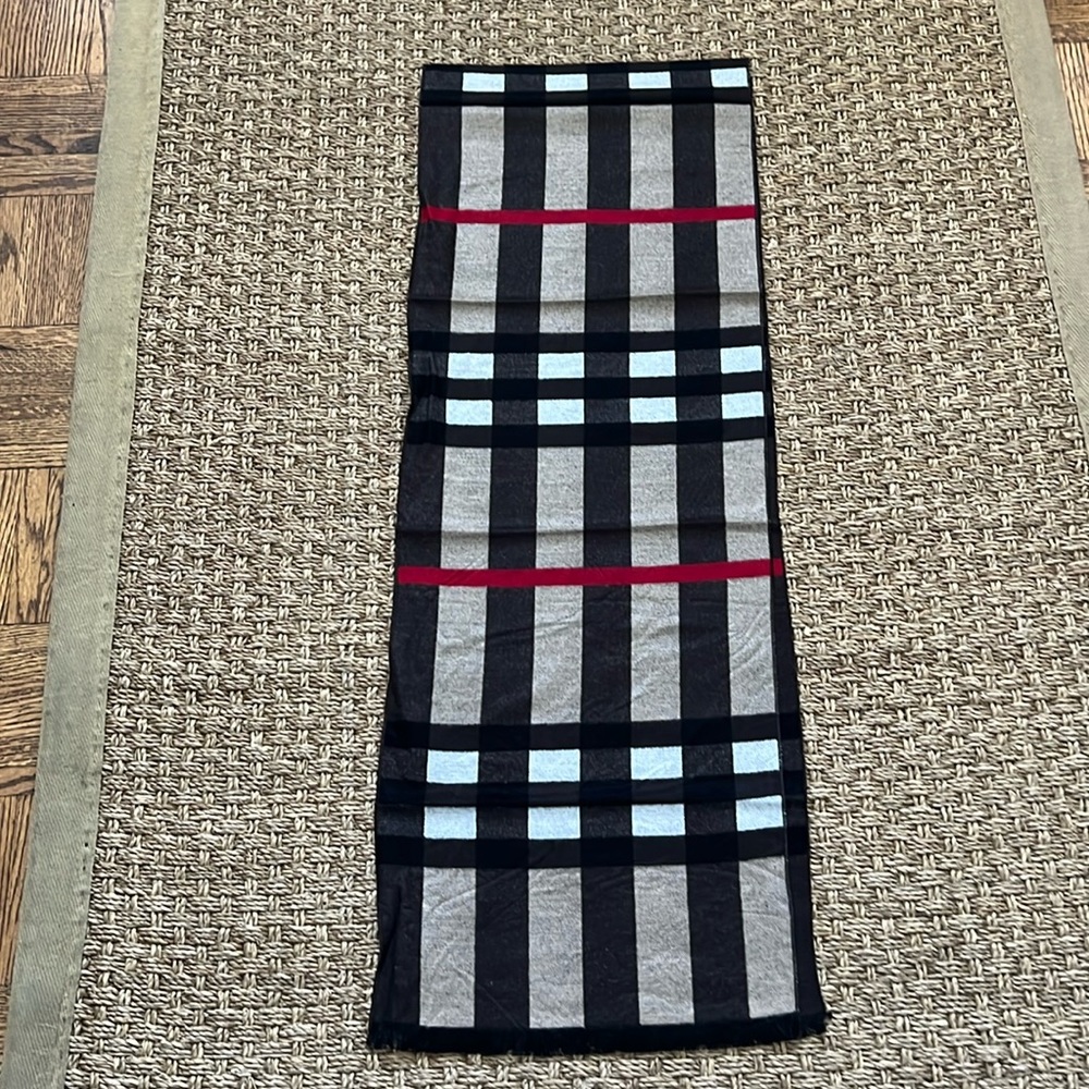 Brand new scarf, super soft